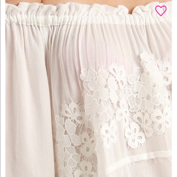 Off White Off Shoulder side slit Top - Picture 4 of 8